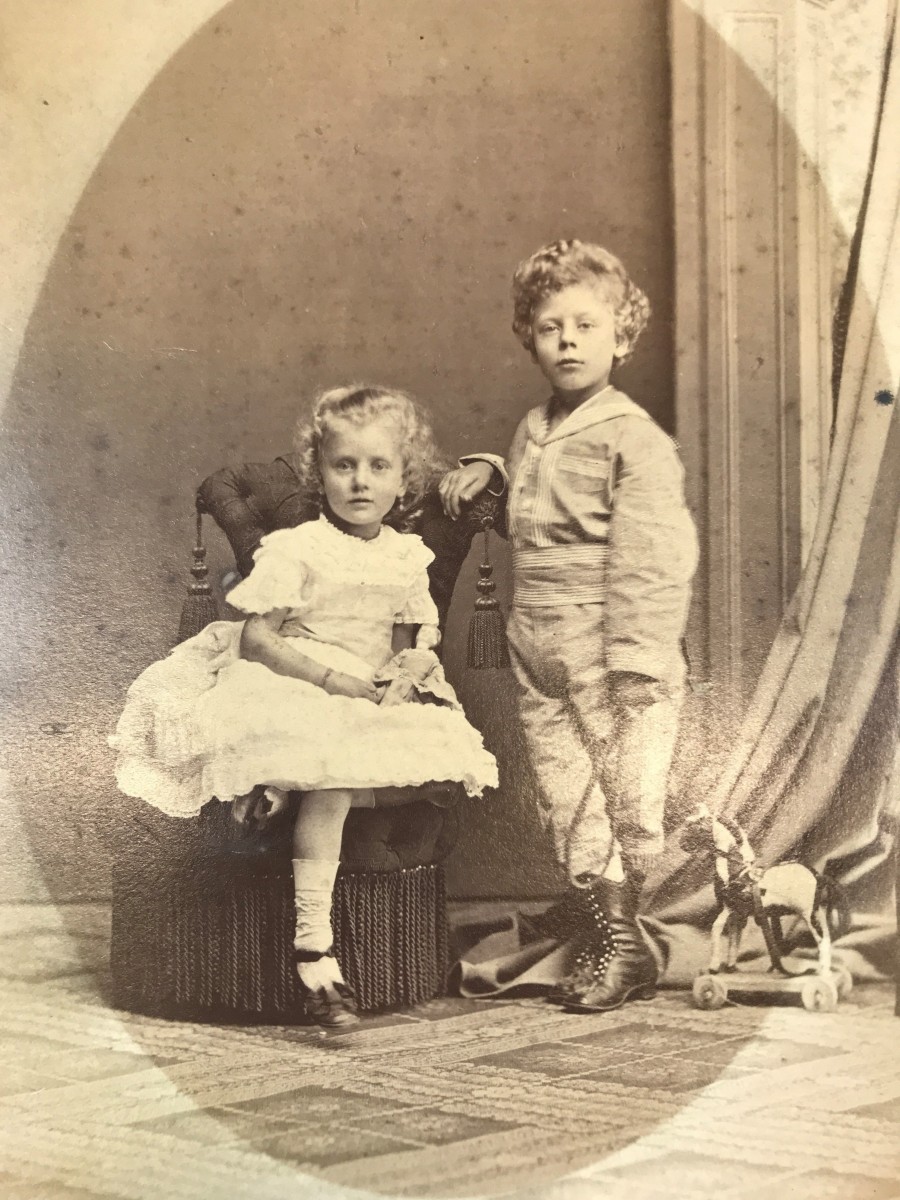 Lucie en haar broer Willem Edmond
