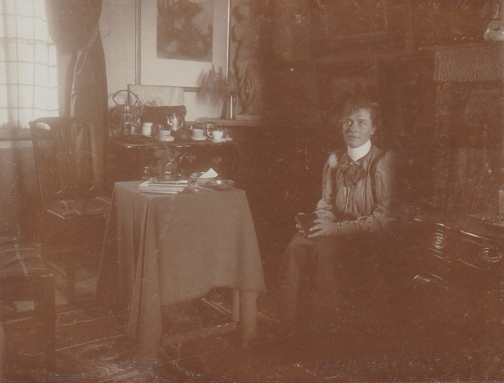 Lucie Plasschaert - van Dam van Isselt (ca. 1910)
