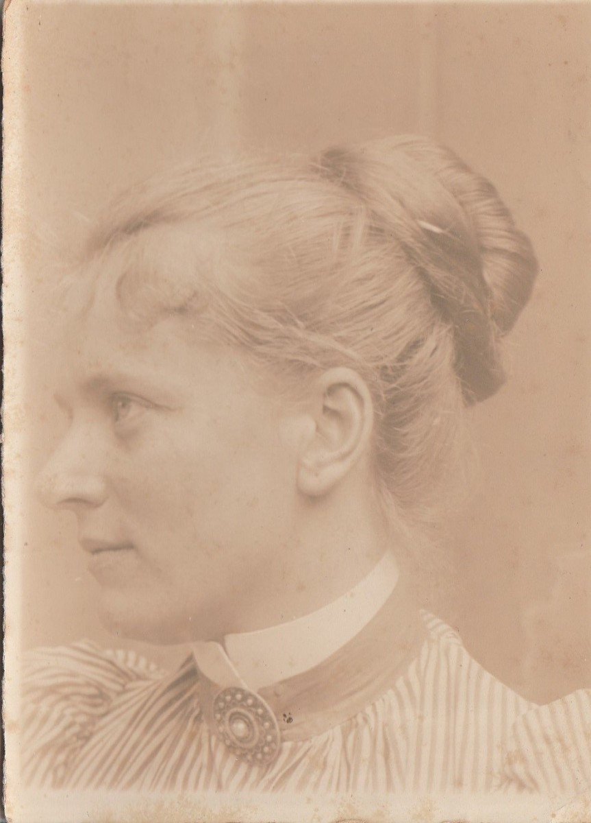 Lucie Ekker - van Dam van Isselt (ca. 1895)