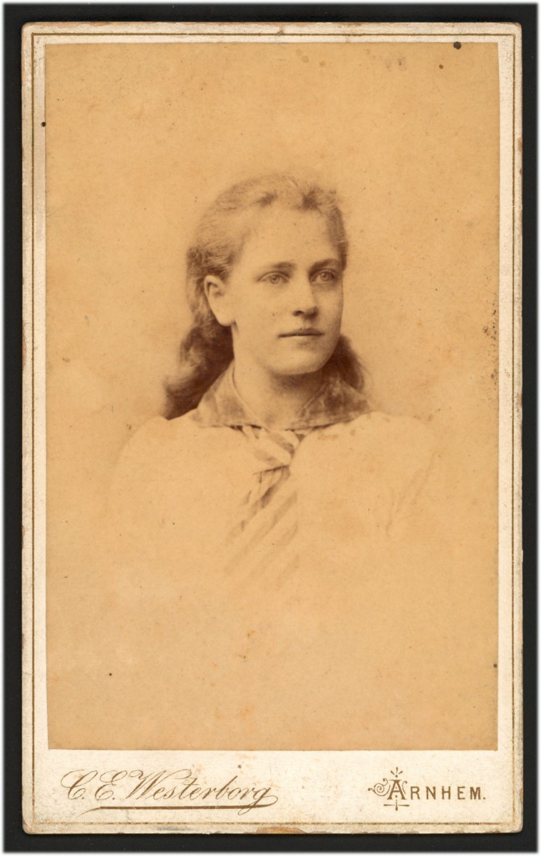Lucie ca. 20 jaar (1887-1892)