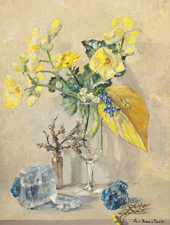 Bloemstilleven in champagneglas door Lucie van Dam van Isselt