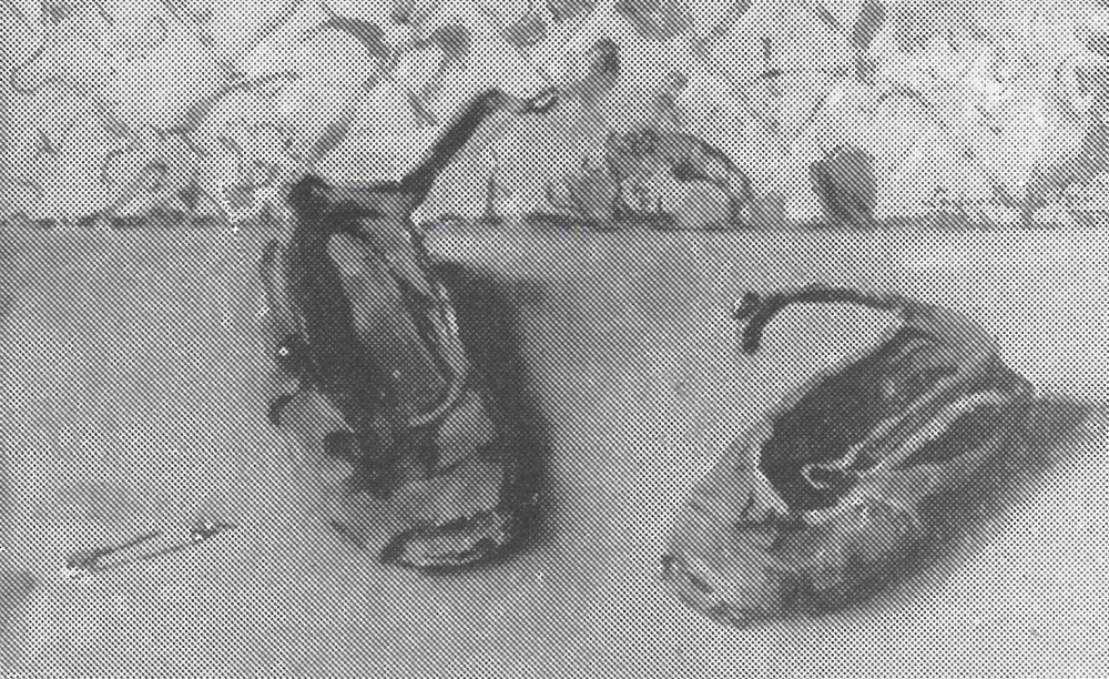 De eerste schoentjes (ca. 1920) door Lucie van Dam van Isselt