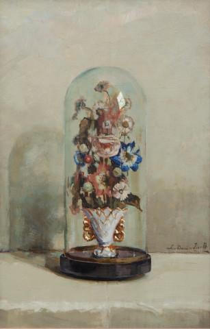 Bloemen in vergulde porseleinen vaas onder glazen stolp door Lucie van Dam van Isselt