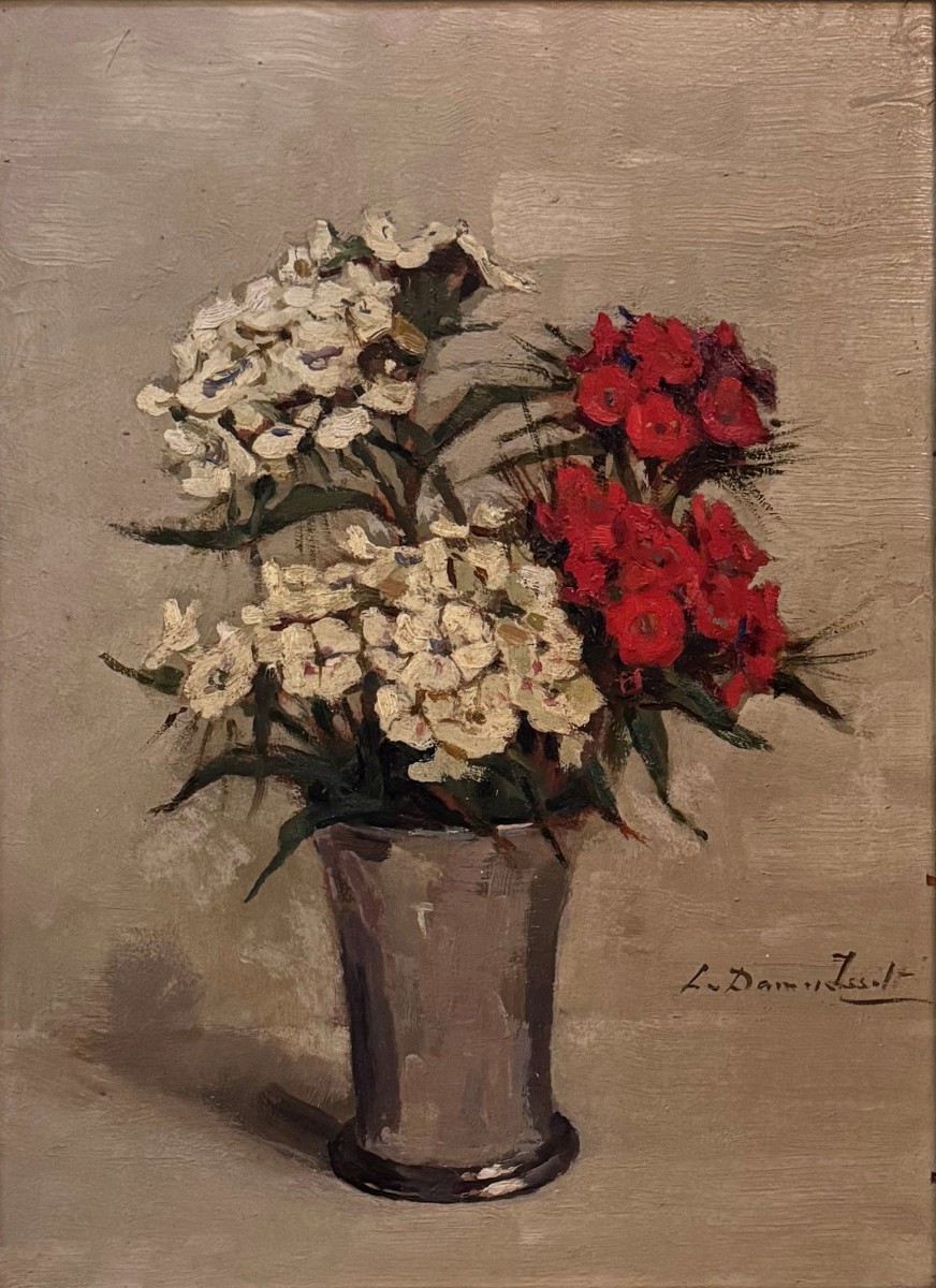 Rode en witte duizendschonen in zilveren beker door Lucie van Dam van Isselt