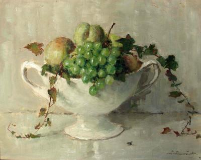 Fruitschaal met witte druiven (ca. 1925-1930) door Lucie van Dam van Isselt