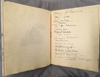 Album Amicorum Margaret Bonsal met handtekening Lucie van Dam van Isselt