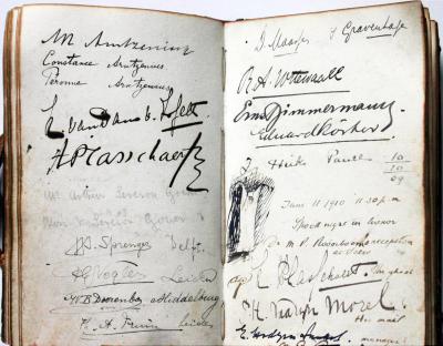 Gastenboek Schotse Huizen met o.a. handtekeningen van Lucie en Albert Plasschaert
