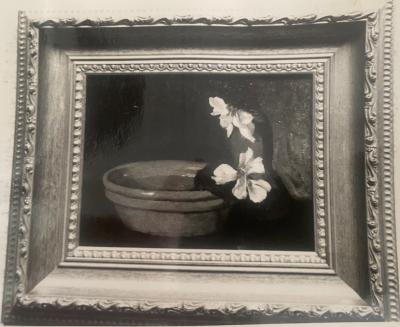 Stilleven met aardewerk schaaltje met lijst (ca. 1920-1930) door Lucie van Dam van Isselt